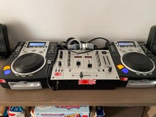 impianto deejay Vestax con cuffie e Mixer Pioneer