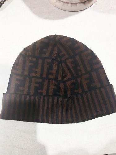 Vendo cappellino fendi lana - vendo, di