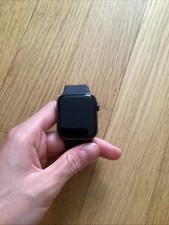 Apple Watch Series 4;40mm Cassa Acciaio Inossidabile Nera, Cinturino Silicone