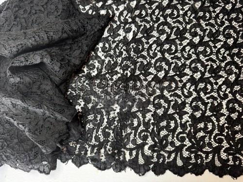 Pizzo antico ampio volante - -,