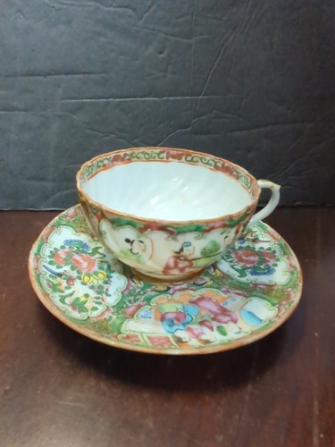 Antico piattino tazza