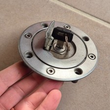 TAPPO SERBATOIO CARBURANTE BENZINA SUZUKI GSF 400 BANDIT 1991 1997 ORIGINALE 