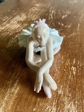 statuetta di Ballerina In Porcellana