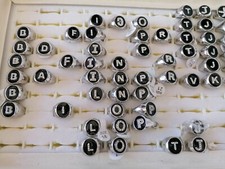 Anello lettera iniziale con strass