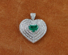 Ciondolo in Oro Bianco 18 CT. Diamanti CT. 2,00 Smeraldo Forma Cuore CT. 1,75