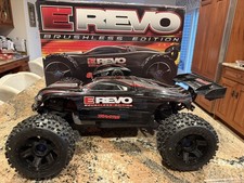 Traxxas E-REVO Brushless Edition scala 1/10; usato con scatola e manuali 56086-4