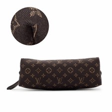 LOUIS VUITTON Pochette