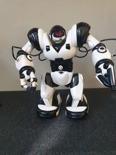 Wowwee robosapien robot - wowwee,