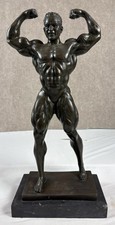 Scultura bodybuilder in bronzo