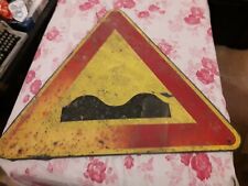  segnale stradale dossi