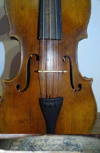 Violino molto vecchio - molto,