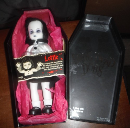 Living dead dolls - living,