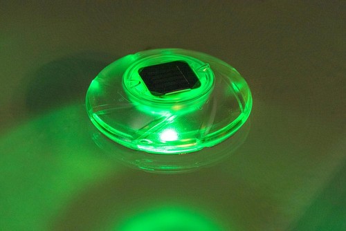 Luce led solare per piscina - solare,