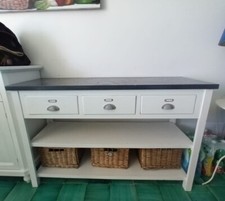 mobile salone, grigio e bianco, spazio per libreria e ripostiglio