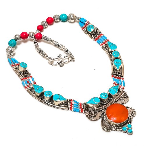 Collana con pietre preziose