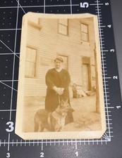 Donna con CANE pastore tedesco