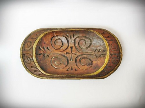 Antico piatto legno intagliato
