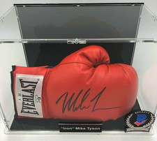 Guanto da boxe firmato Mike