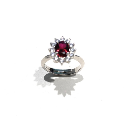 Anello classico zircone rosso