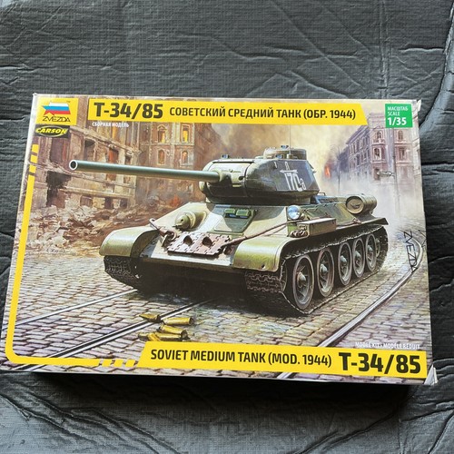 Zvezda tank t34 85 soviet - 1:35, t34/85