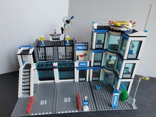 Lego City 7498 Police Station