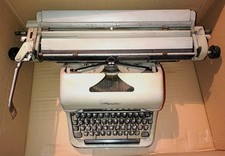 MACCHINA DA SCRIVERE OLYMPIA WERKE AG. WILHELMSHAVEN CARRELLO LARGO Anni '60