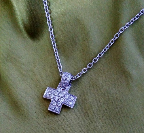 Collana con ciondolo croce