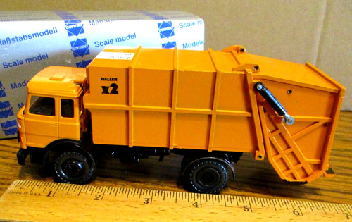 Raro camion spazzatura