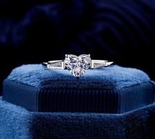 Anello di fidanzamento con tre