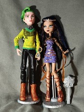 MONSTER HIGH G1 - Muñecas CLEO DE NILE & DEUCE GORGON "BOO YORK" y stands/peine