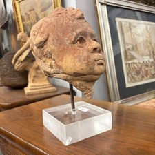 Antica scultura testa di