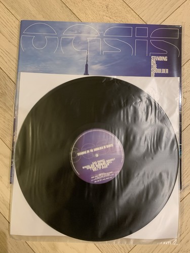 Oasis standing the shoulder - the,