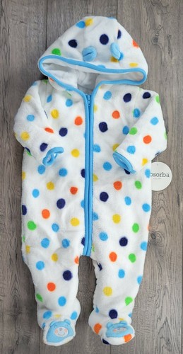 Nuovi vestiti bambino ragazzo