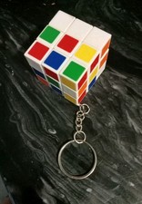 Rubik's CLASSIC - Il Cubo di Rubik in versione portachiavi Poliedrico magico