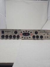 Behringer Bass V-Amp Pro con