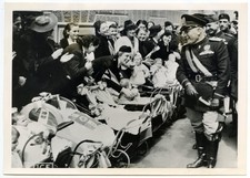 Fascisme. Haie d'honneur des