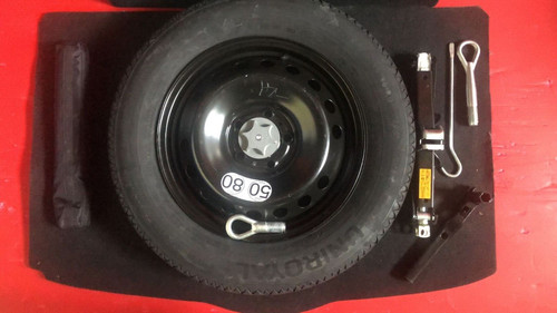 Ruota scorta con crick - di,