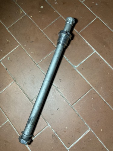 Perno fissaggio forcellone - perno,