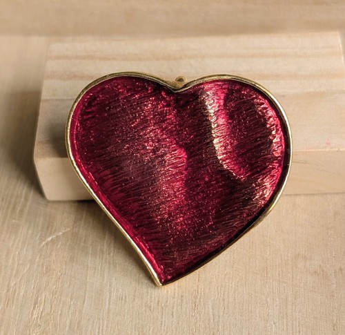 Ciondolo spilla cuore rosso