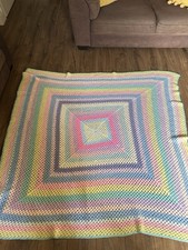 Coperta all'uncinetto fatta a