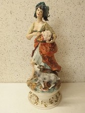 Antica statuina donna e capra