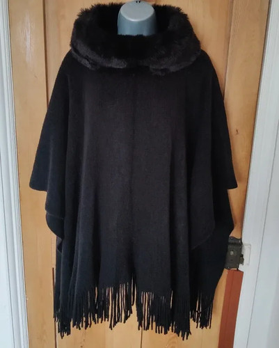Poncho copri mantello collo