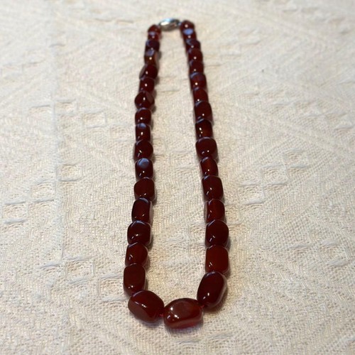 Collana bordeaux vintage