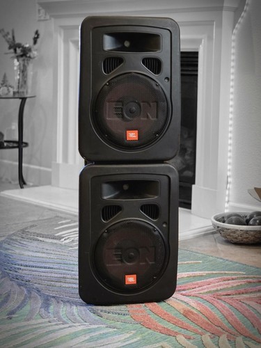 Una coppia altoparlanti jbl - una,