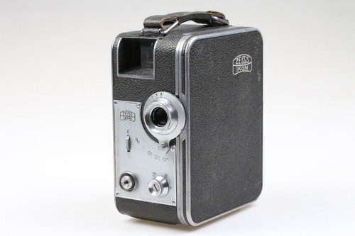 Macchina fotografica - , a