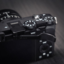 Thumb Up Hot Shoe impugnatura