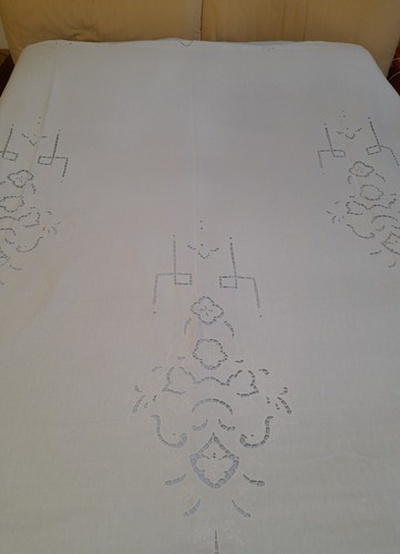 Tenda grande ricamata