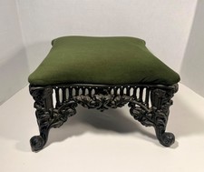 Antico poggiapiedi in ghisa