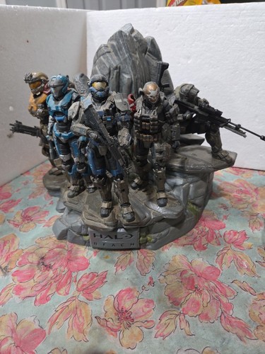 Statua halo reach - statua, team