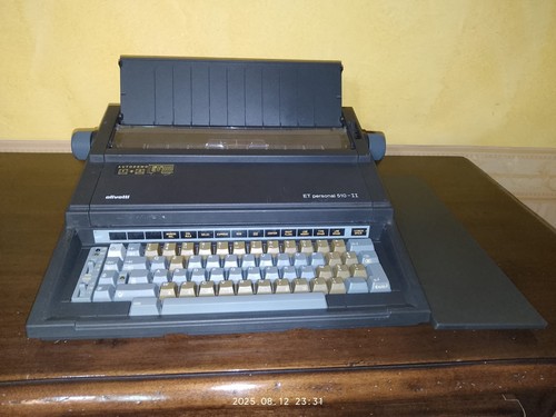 Macchina scrivere olivetti - da,